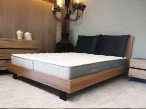 Ξύλινο κρεβάτι 1012
